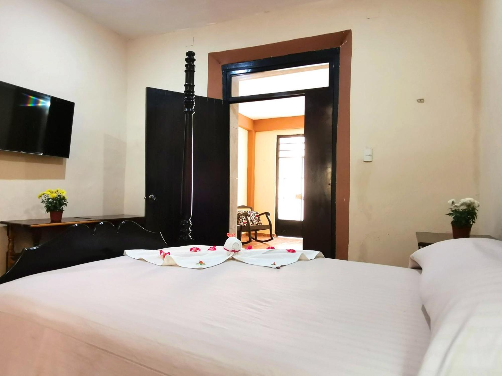 Hotel Casa Pellegrin Mérida Kültér fotó