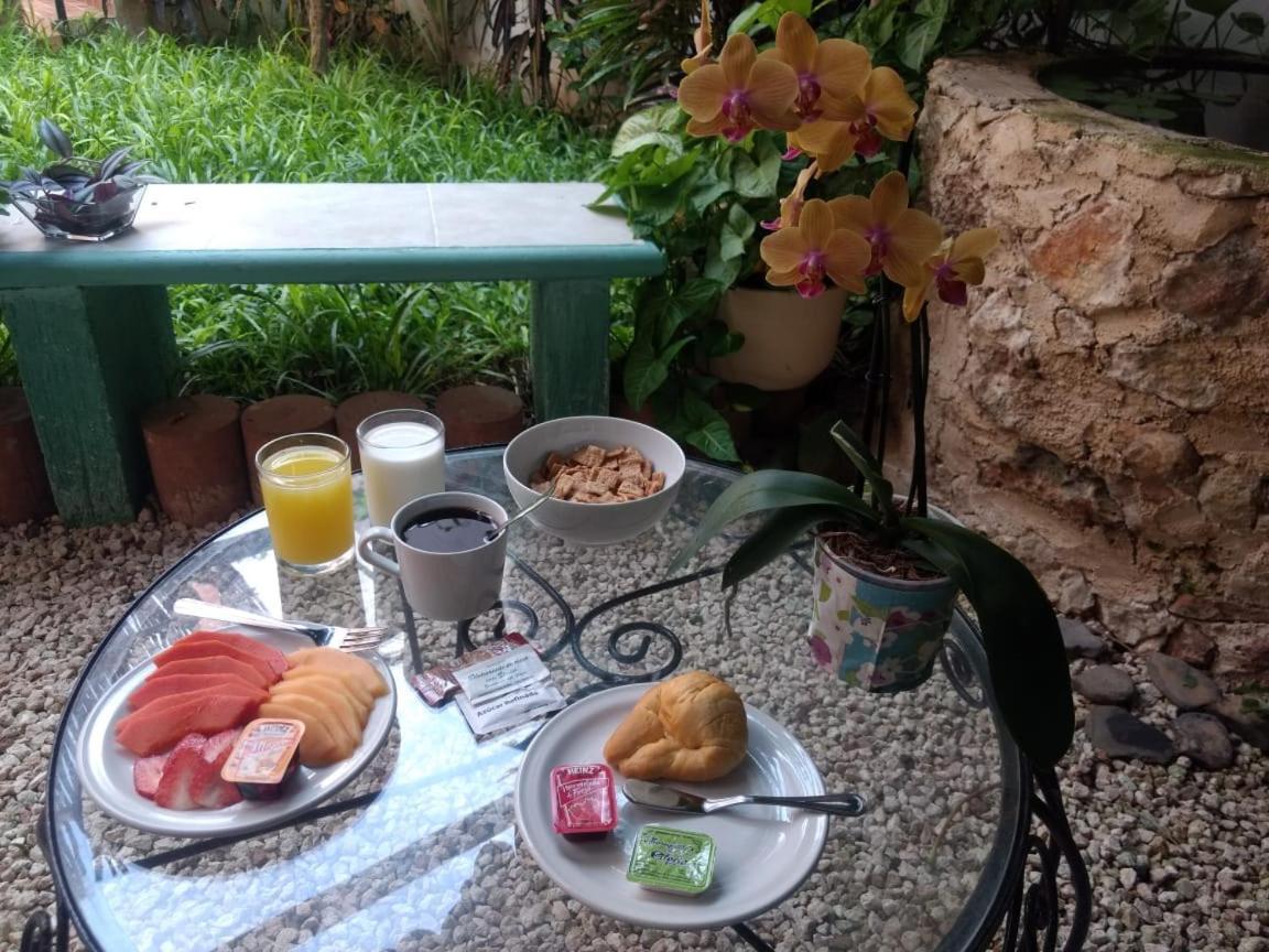 Hotel Casa Pellegrin Mérida Kültér fotó